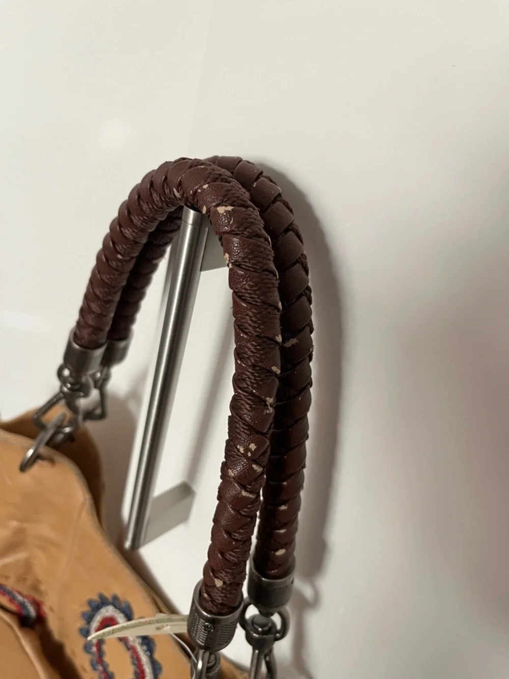 NEW The Sak Indio leather hobo bucket bag braided handles & flower detailing. - Picture 4 of 6